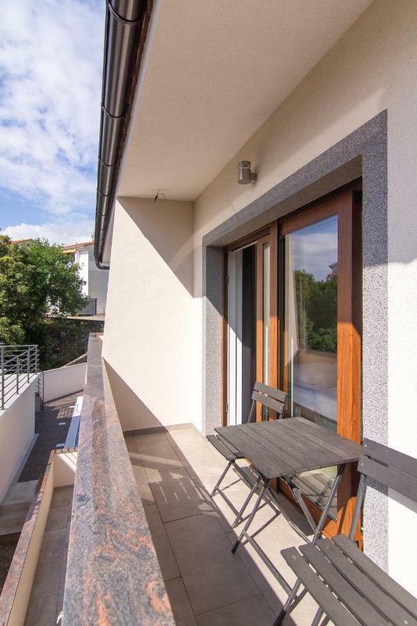 Apartments Edi & Tea Malinska Bagian luar foto