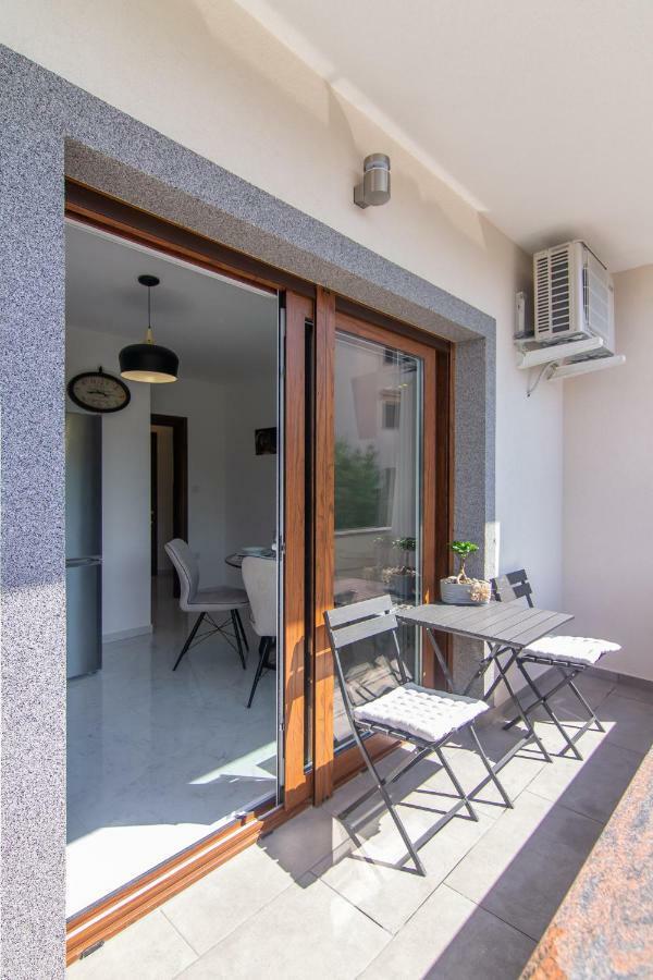 Apartments Edi & Tea Malinska Bagian luar foto